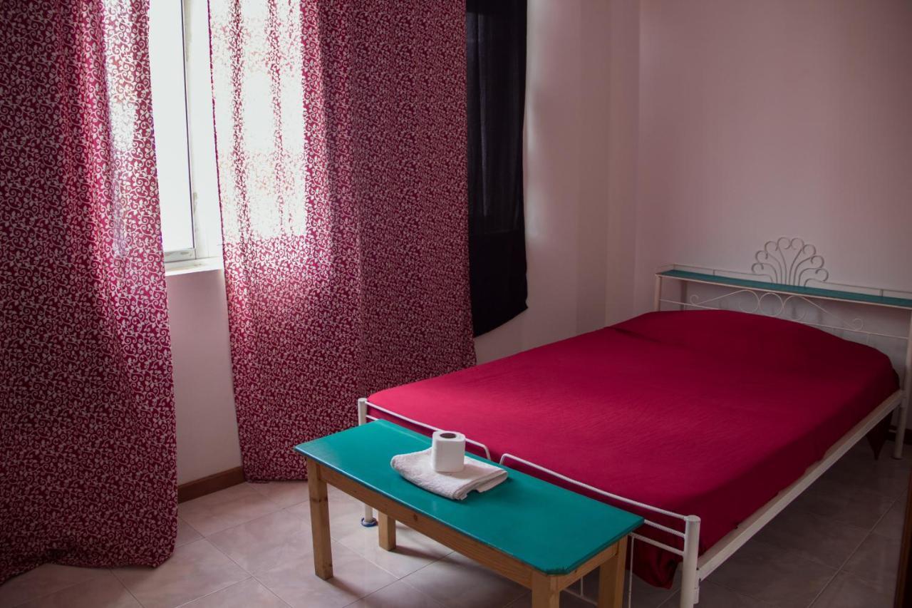 Simabo'S Backpackers' Hostel 민델로 외부 사진